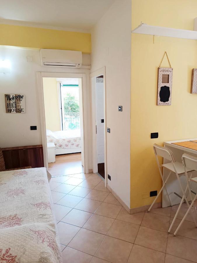 Raffaello Beach Apartment - 50 M From The Sea - Wifi Савона Экстерьер фото
