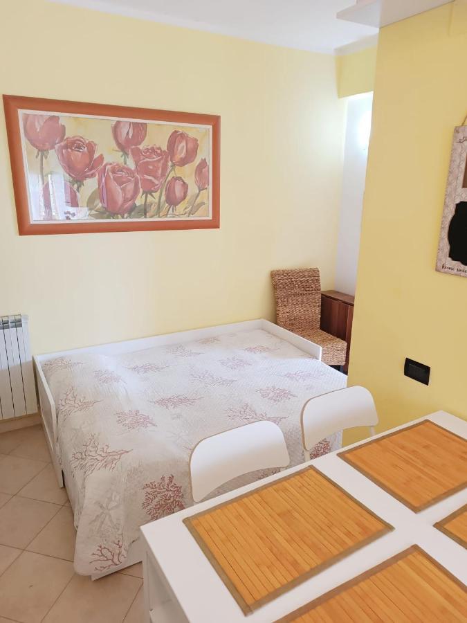 Raffaello Beach Apartment - 50 M From The Sea - Wifi Савона Экстерьер фото