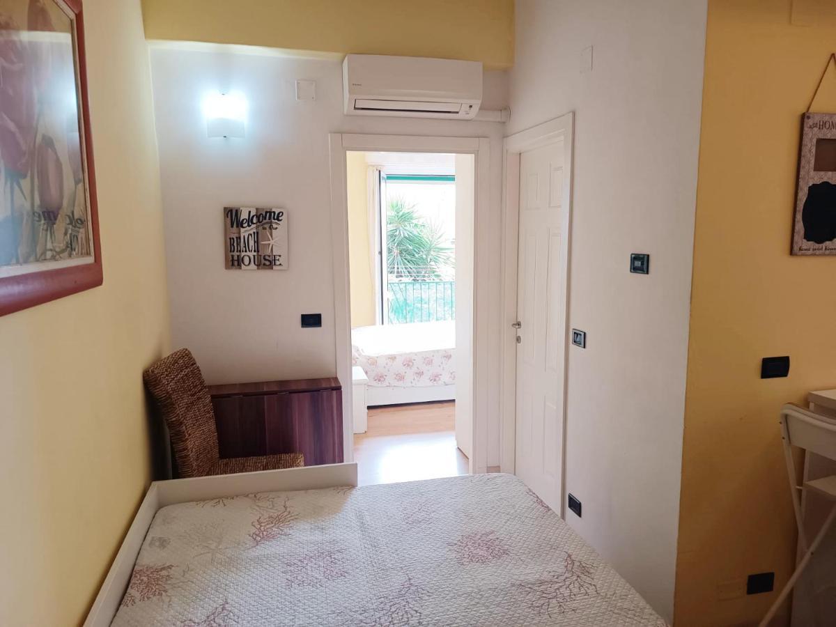 Raffaello Beach Apartment - 50 M From The Sea - Wifi Савона Экстерьер фото
