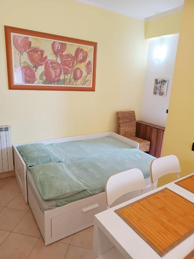Raffaello Beach Apartment - 50 M From The Sea - Wifi Савона Экстерьер фото