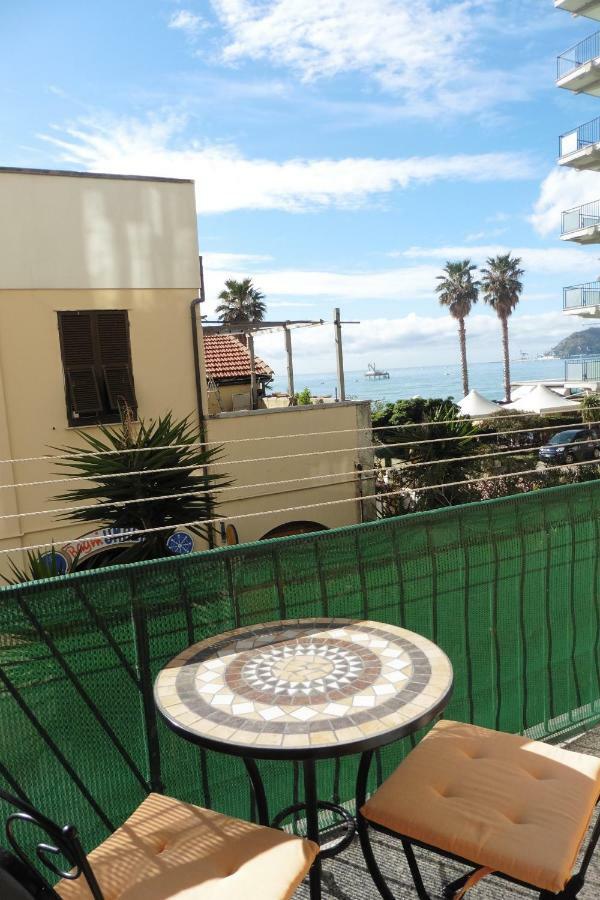 Raffaello Beach Apartment - 50 M From The Sea - Wifi Савона Экстерьер фото